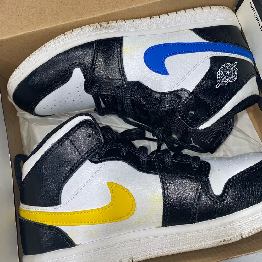 Jordan 1 mid size 3youth